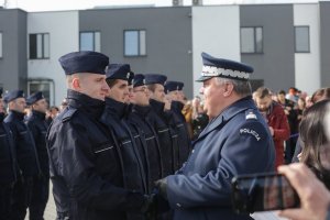 komendant wojewódzki policji gratuluje policjantom