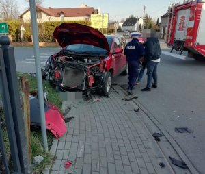 Samochód który uległ zniszczeniu podczas pościgu