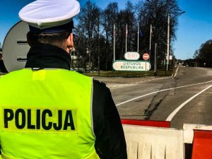 Policjanci wspólnie z funkcjonariuszami Straży Granicznej oraz innych służb strzegą polskich granic