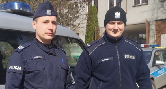 Policjanci którzy uratowali mężczyznę