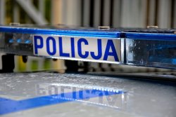 napis: Policja na radiowozie