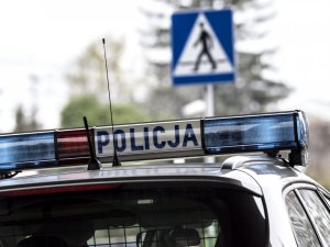 napis: Policja na radiowozie