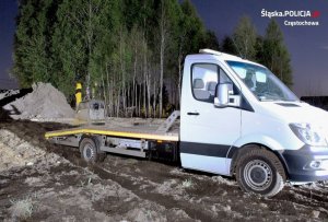 laweta, która stoi na grząskim terenie