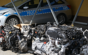 części samochodowe i radiowóz