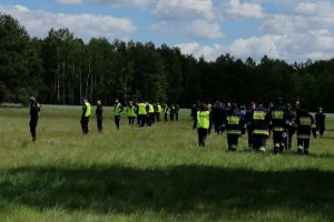 akcja poszukiwawcza, policjanci podczas poszukiwań osoby zaginionej