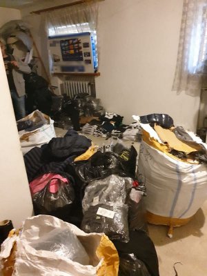 zabezpieczone przez funkcjonariuszy towary z podrobionymi znakami towarowymi