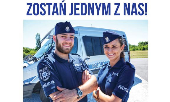 Plakat z Napisem Zostań jednym z nas, na którym widnieje policjant i policjantka przy radiowozie