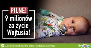 plakat informujący o zbiórce pieniędzy dla Wojtusia, przedstawia leżące małe dziecko i napis Pilne! 9 milionów za życie Wojtusia! Poniżej leżącego dziecka napis zbiórka zweryfikowana przez Fundację Siepomaga