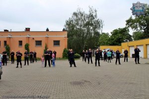 policjanci biorący udział w akcji #Gaszynchallenge