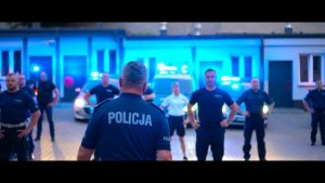 Poicjanci biorący udział w gaszyn challenge