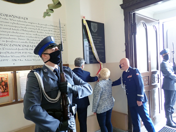 Komendant Główny Policji pod tablicą