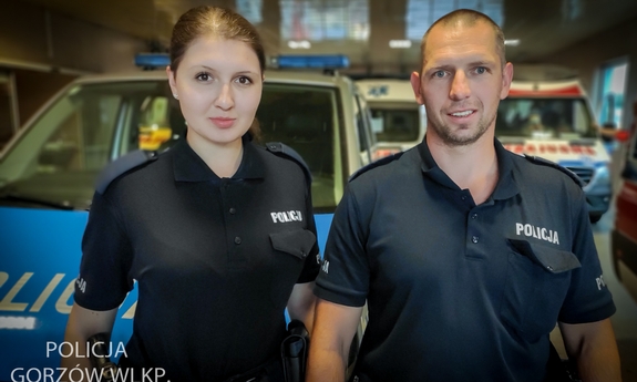 policjant i policjantka