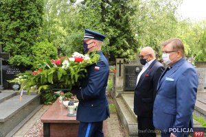 uroczystości na Cmentarzu Powązkowskim w Warszawie w związku z 22. rocznicą śmierci nadinsp. Marka Papały z udziałem Komendanta Głównego Policji gen. insp. Jarosława Szymczyka