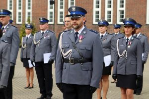 Policjanci Szkoły Policji podczas uroczystości.