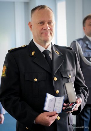 Nordycki Oficer Łącznikowy uhonorowany medalem za zasługi dla Policji