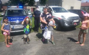 Na zdjęciach widzimy policjantów i strażaków, którzy postanowili spełnić marzenie chorego Jacka