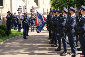 Obchody Święta Policji przed Obeliskiem „Poległym Policjantom – Rzeczpospolita Polska” na dziedzińcu KGP