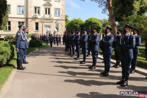 Obchody Święta Policji przed Obeliskiem „Poległym Policjantom – Rzeczpospolita Polska” na dziedzińcu KGP