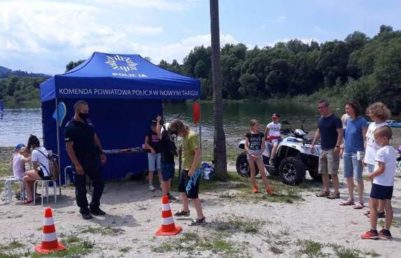 stoisko profilaktyczne policji