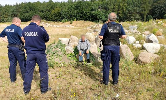 Policjanci podczas poszukiwań