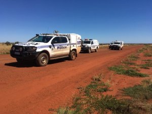 Na obrazku widzimy policjanta, który wyjechał z Polski i został policjantem w Australii