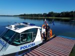 policjant na łodzi