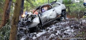 Na zdjęciu auto spalone w pożarze