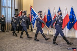 Poczet sztandarowy w trakcie rozpoczęcia uroczystości.