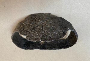 zabezpieczone przez policjantów zabytki archeologiczne