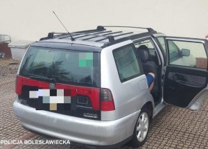 Na zdjęciu odzyskany pojazd skradziony w Legnicy