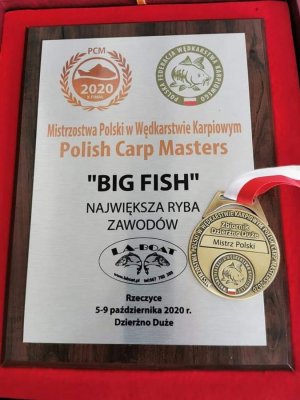 Tabliczka pamiątkowa  &amp;amp;quot;BiG FISH&amp;amp;quot; Największa ryba zawodów oraz złoty medal Mistrza Polski w wędkarstwie karpiowym