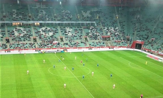 Widok murawy Stadionu Miejskiego we Wrocławiu