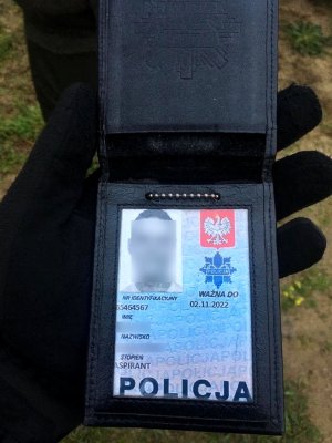 podrobiona policyjna legitymacja