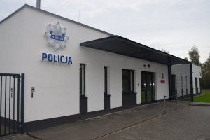 Budynek otwartego dziś Komisariatu Policji w Pomiechówku