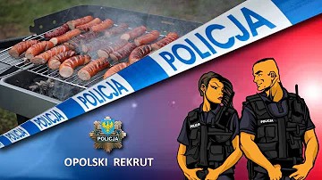 w lewym górnym roku widoczne kiełbaski na grillu, zdjęcie przedziela taśma z napisem Policja, a poniżej znajduje się logo opolskiej Policji i napis Opolski rekrut oraz rysunek przedstawiający umundurowaną policjantkę i policjanta