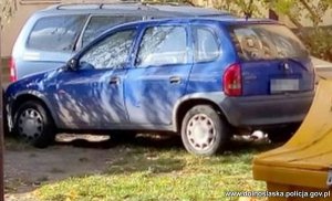 Na zdjęciu odzyskany przez policjantów opel corsa