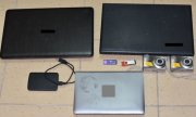trzy laptopy, pendrive&#039;y oraz dwa aparaty fotograficzne zabezpieczone podczas przeszukania