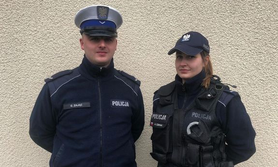KPP Oświęcim. Anna i Grzegorz w czasie wolnym od służby ratowali poszkodowanych w wypadku drogowym