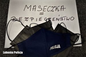 maseczki i napis maseczka = bezpieczeństwo