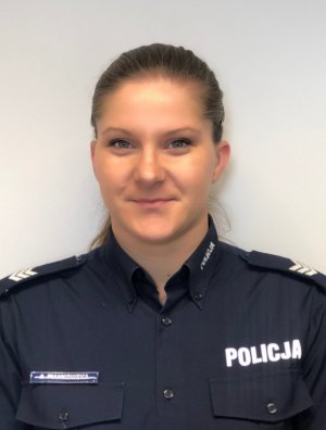 umundurowana policjantka, która uratowała kobietę z zamarzniętego stawu - zdjęcie portretowe