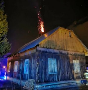 Zdjęcie przedstawiające ogień wydobywający się z komina