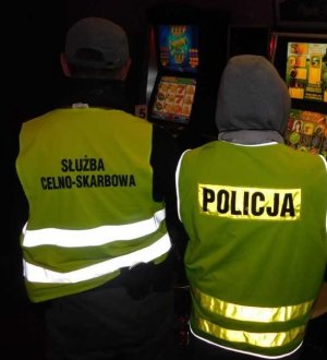 policjant i funkcjonariusz służby celno-skarbowej