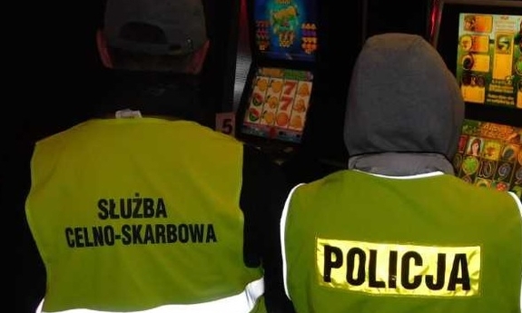 policjant i funkcjonariusz służby celno-skarbowej