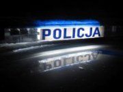 Napis Policja na belce na dachu radiowozu