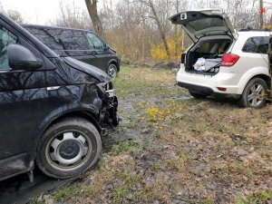 Rozbite samochody biorące udział w pościgu