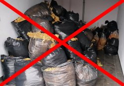 zabezpieczone worki z suszem tytoniu, na zdjęciu przekreślone na czerwono