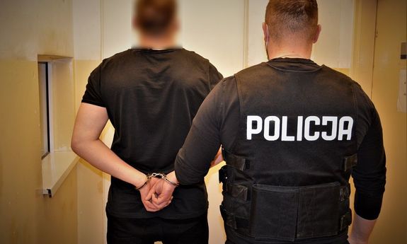 policjant i zatrzymany