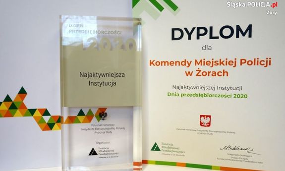 Dyplom i statuetka dla żorskiej komendy