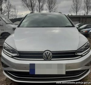 odzyskany samochód osobowy marki VW Golf