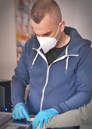 Policjant - technik kryminalistyki, przy wykonywaniu czynności służbowych